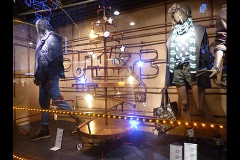 Pull & Bear Christmas window display